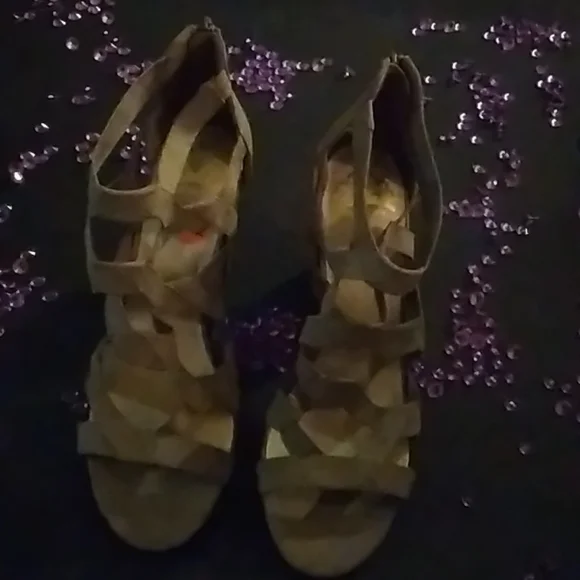 Strapped Hells - Picture 1 of 10